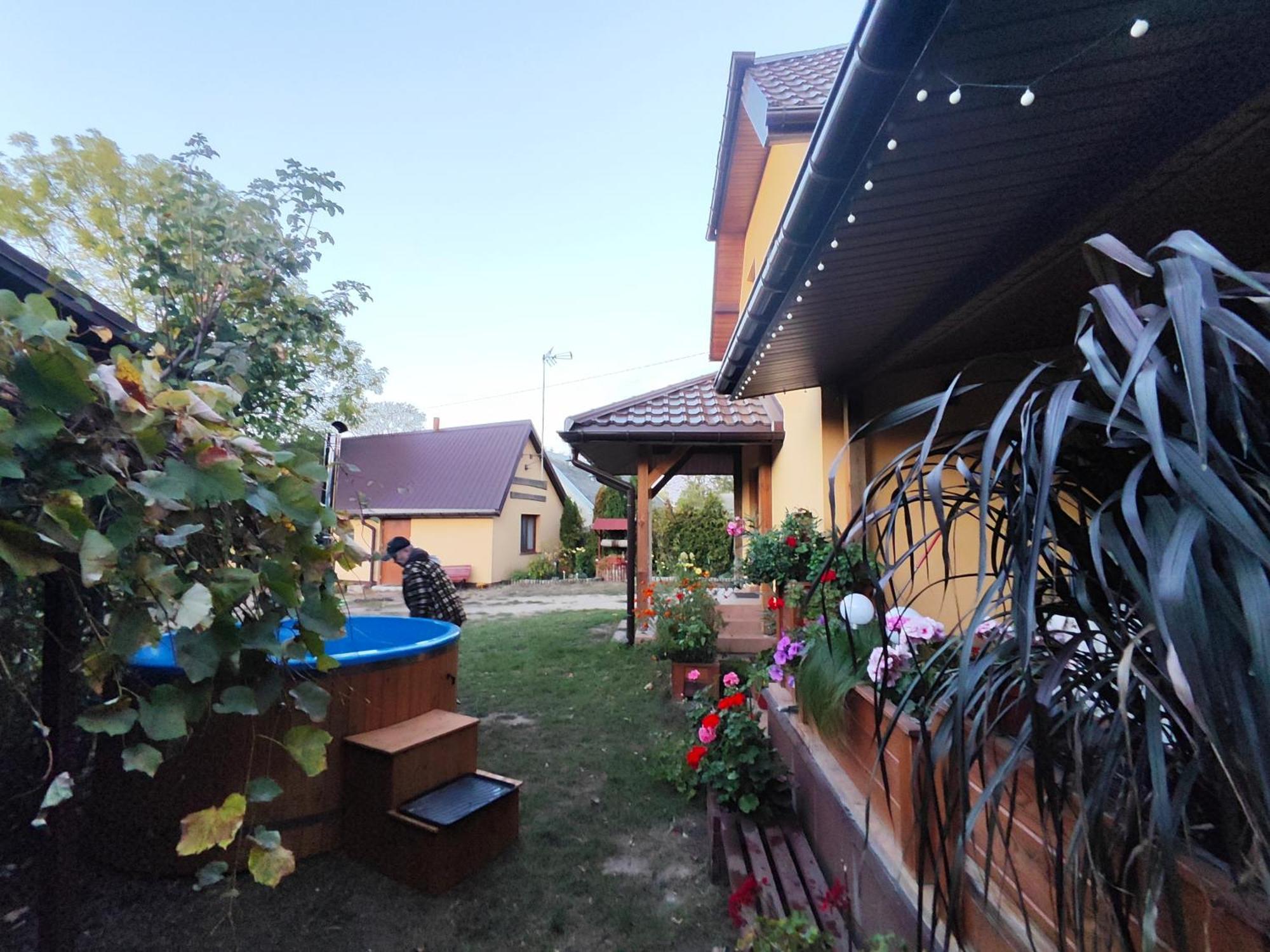 Dolistowka: Apartamenty z Jacuzzi, Ogrodem i Placem Zabaw Goniadz Exterior photo